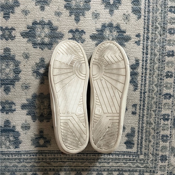 Dolce Vita Sneakers - Picture 5 of 6